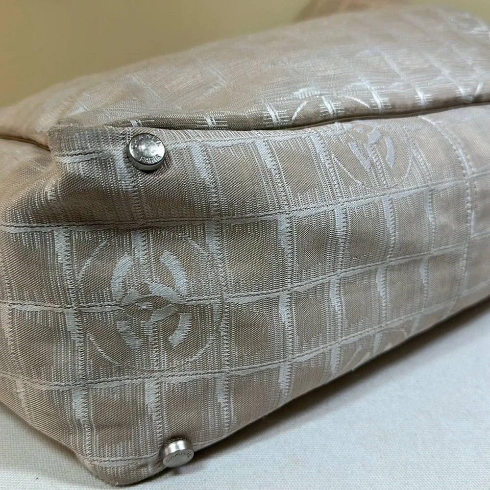 CHANEL Travel Line Fabric Tote Cream, Leather Straps, Serial 7 Series 2002-03 - Picture 9 of 15